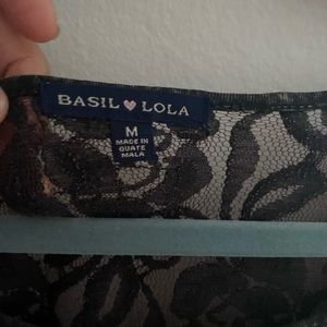 Wash grey with details on the Back and hand